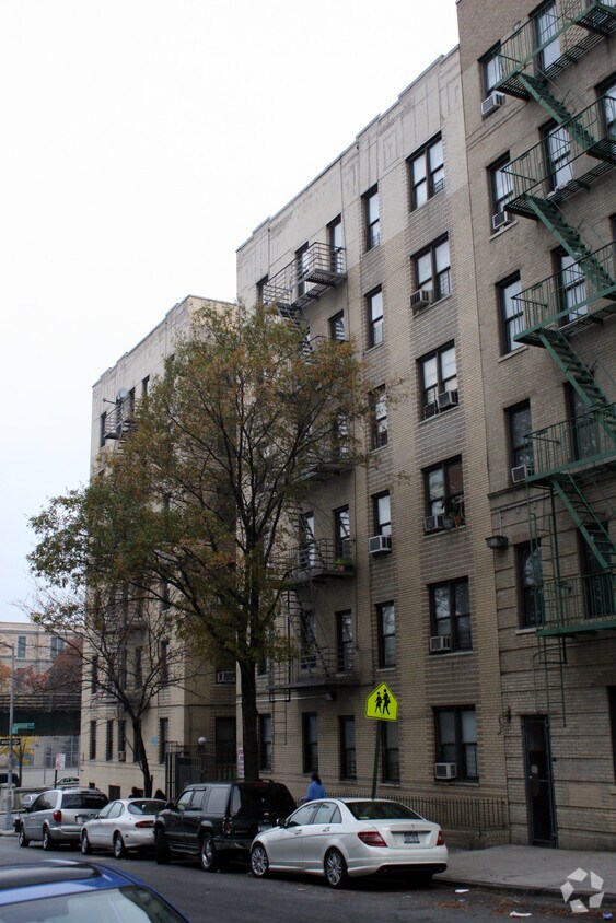 Primary Photo - 5 E 196th St