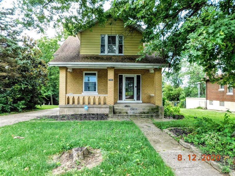 Primary Photo - 2585 Montana Ave