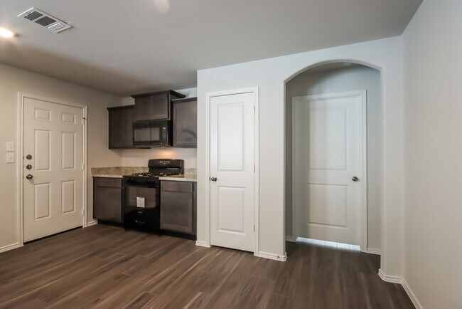 Foto del edificio - 22311 Merlin St