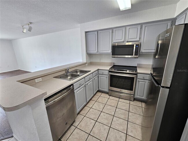Foto del edificio - 13917 Fairway Island Dr