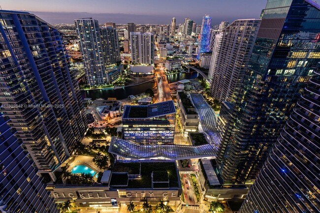 Foto del edificio - 45 SW 9th St