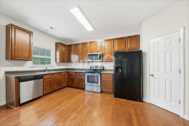 Building Photo - 1010 Golden Crest Dr