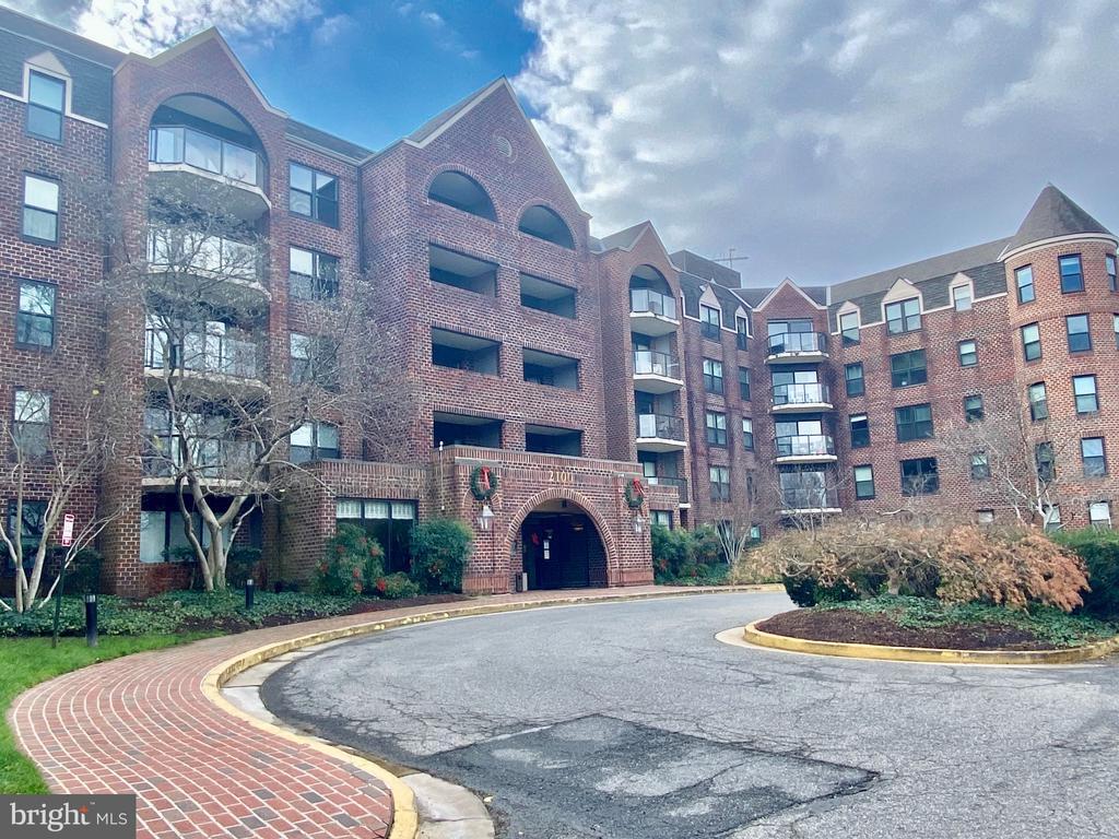 2100 Langston Blvd. Unit 218, Arlington, VA 22201 Room for Rent in