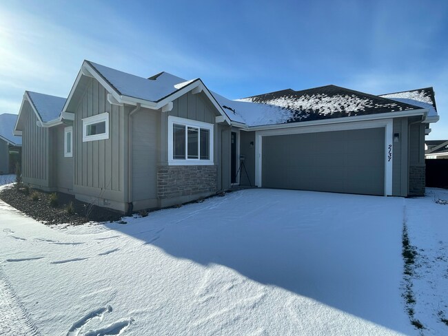 Building Photo - 2137 E Valensole St