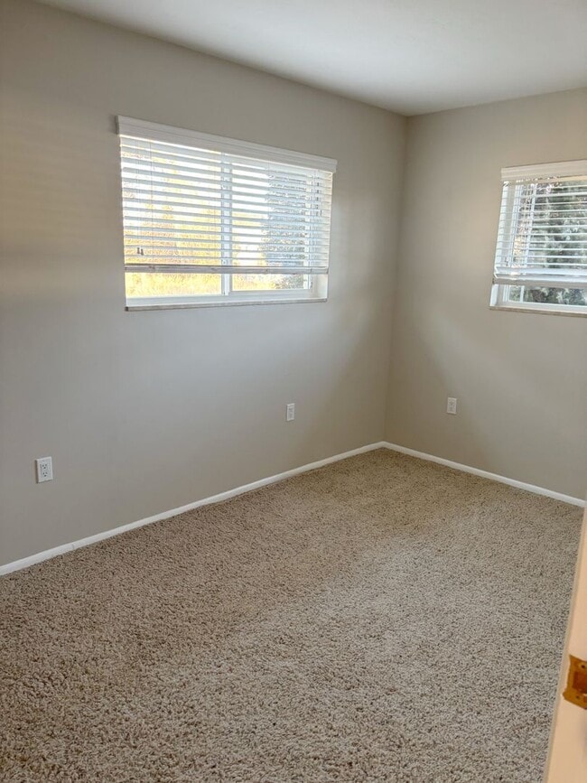 Building Photo - Spacious 6 Bed / 3 Bath Home in Rigby!