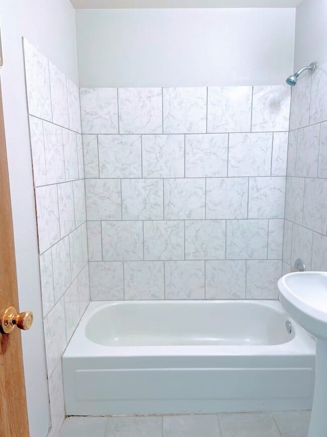 bathroom 1 - 1348 N Geneva Dr