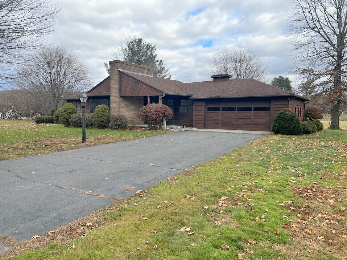 Primary Photo - 142 Hadley Rd