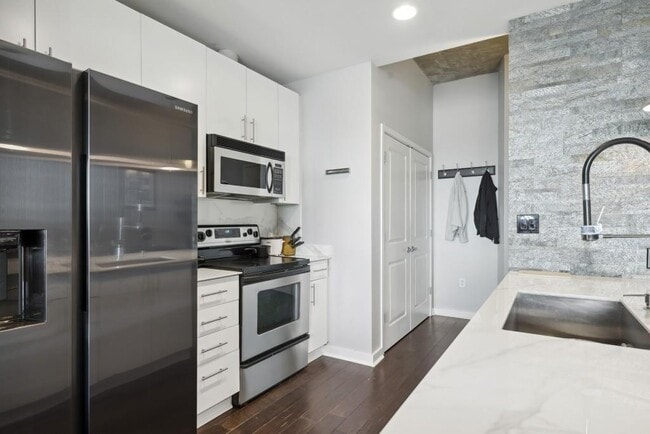 Building Photo - 923 Peachtree St NE