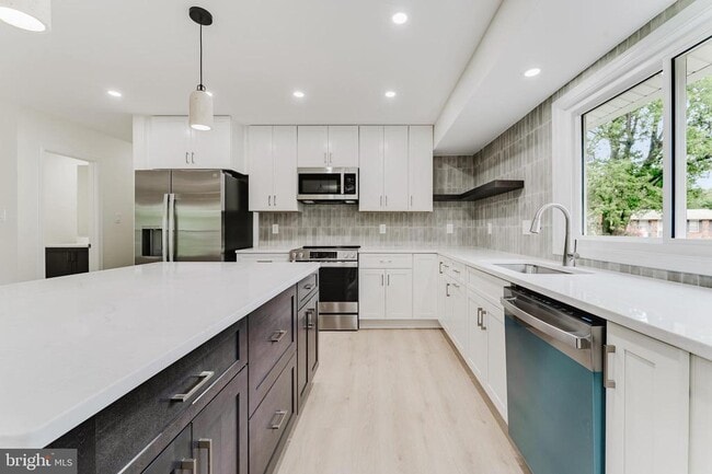 Building Photo - 7107 Sontag Way