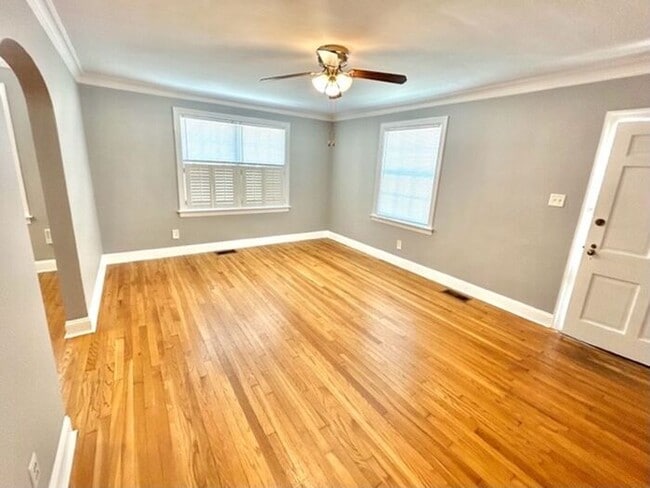 Foto del edificio - Open House, Wednesday, May 21, 2025 1 PM t...