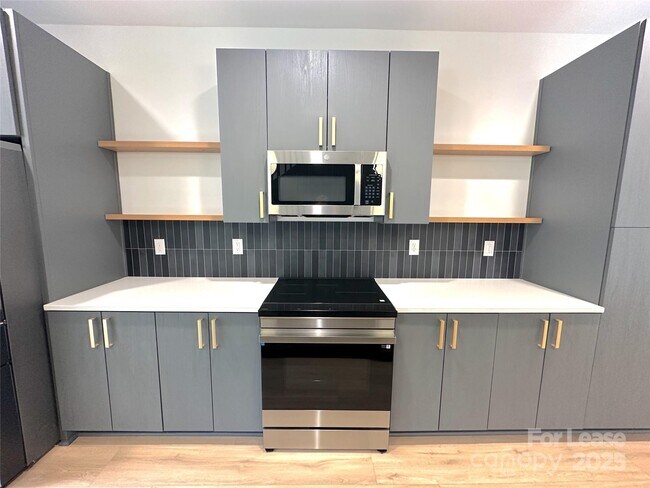 Foto del edificio - 1358 Briar Creek Rd