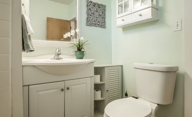 Bathroom - 353 Southwest B Avenue