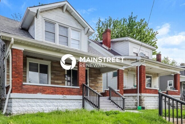 Building Photo - 4 Bedroom Pet-Friendly Home in Louisville, KY with Main Street Renewal