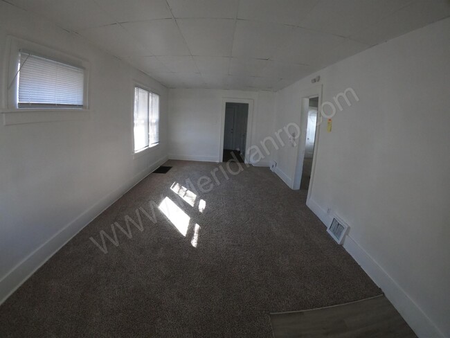 Building Photo - 452 E Wildwood Ave