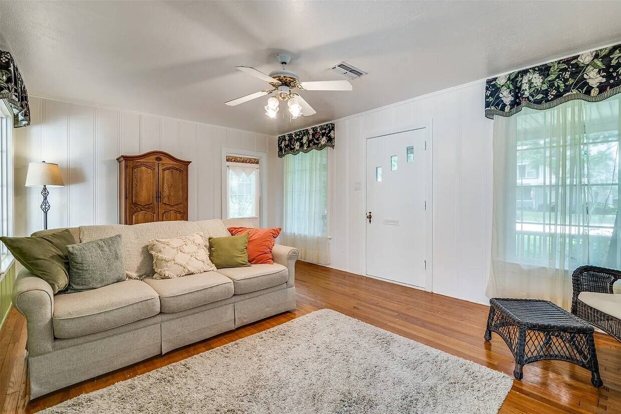 Foto principal - 4026 Longleaf Dr
