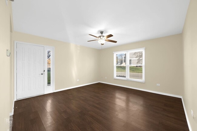 Foto del edificio - Schaumburg Ranch Two Bedroom One Bath with One Car Garage