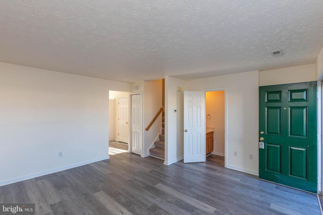 9724 W Midland Way, Fredericksburg, VA 22408 Townhome Rentals in