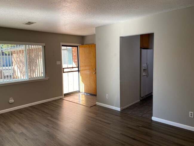 Foto del edificio - NE BRICK 3 Bedroom 2 Bath 2/CG