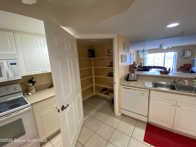 Building Photo - 8951 Lake Dr