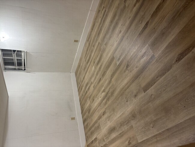Foto del edificio - 3220 3600 W