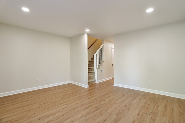Foto del edificio - 205 Woodburn Club Ln