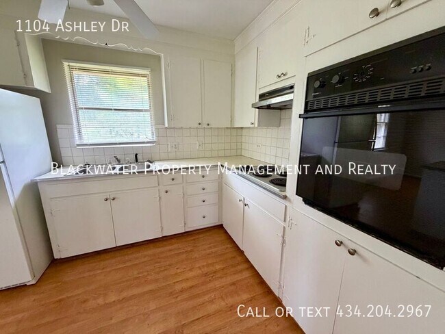 Foto del edificio - 1104 Ashley Dr