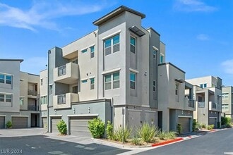 Building Photo - 11237 Rainbow Peak Ave