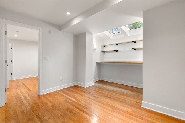 Foto del edificio - 242 Shawmut Ave