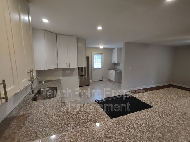 Building Photo - 6414 Elmwood Cir