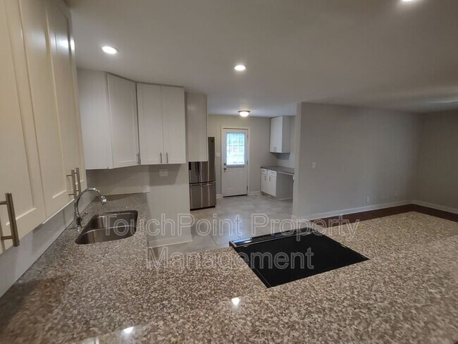 Foto del edificio - 6414 Elmwood Cir