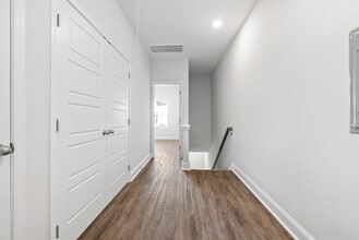 Building Photo - 760 Tracy Lane