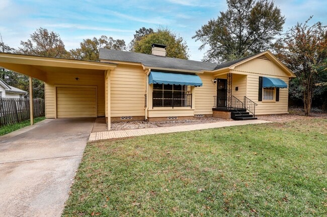 Building Photo - 3 Bedroom 2 Bathroom House in Texarkana, TX