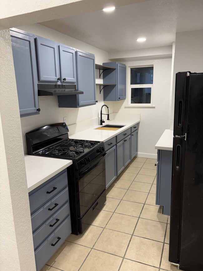 Building Photo - 124 7th St