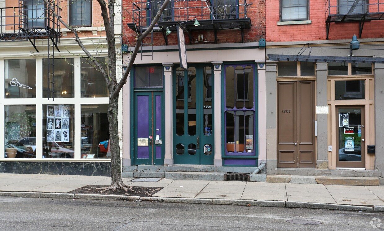 Building Photo - 1305 Main St