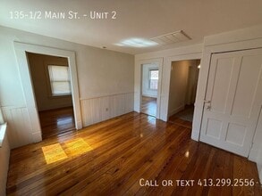 Building Photo - 135 1/2 Main St