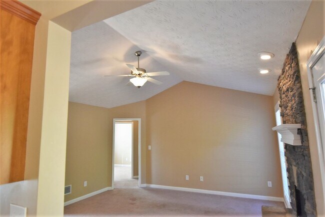 Foto del edificio - 220 Oak Meadows Pl