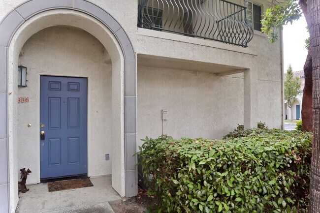 Building Photo - Gorgeous Condo - Gated Community in Fremont!