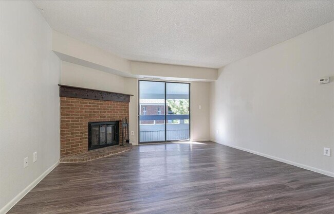 Building Photo - 3 Bedroom 2 Bathroom Condo in Cherry Grove...