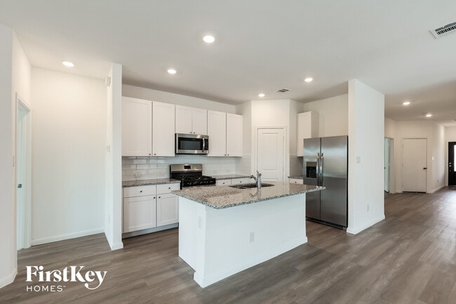 Foto del edificio - 10719 Vinateros Dr