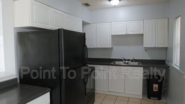 Foto del edificio - 5347 Baycrest Rd