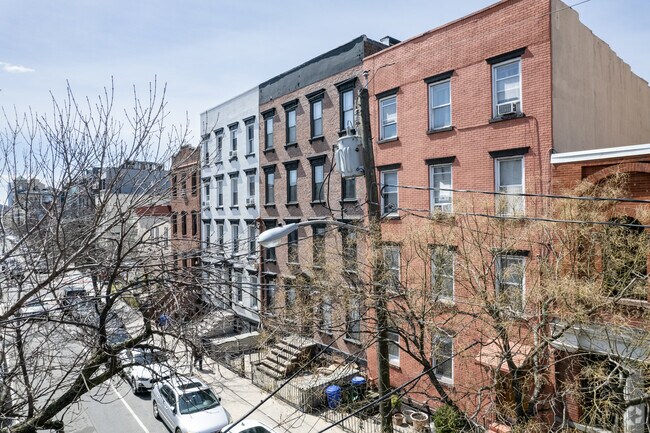 Building Photo - 206-208 Park Ave
