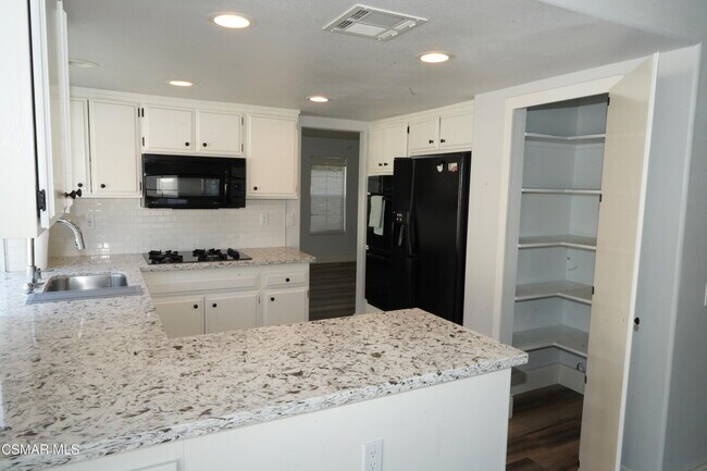 Foto del edificio - 438 Talbert Ave