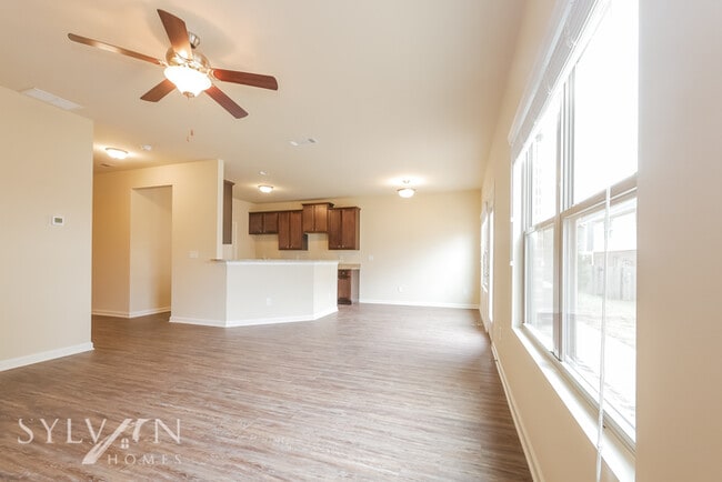 Building Photo - Lease today! No extra charge for contentme...