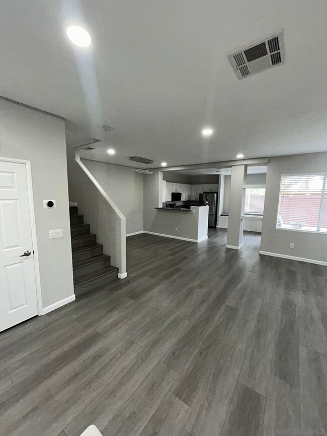 Building Photo - 621 Sumner Way