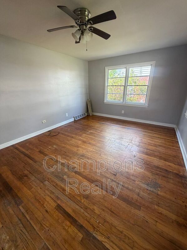 Building Photo - 3122 Baldwin St