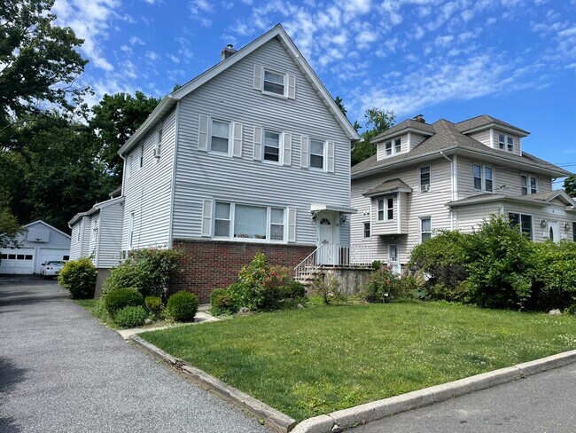 Exterior Front - 10 Bayview Ave