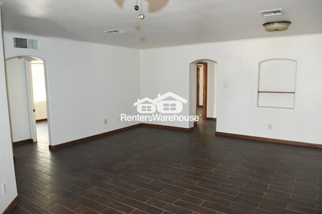 Foto del edificio - 325 W Highland Ave