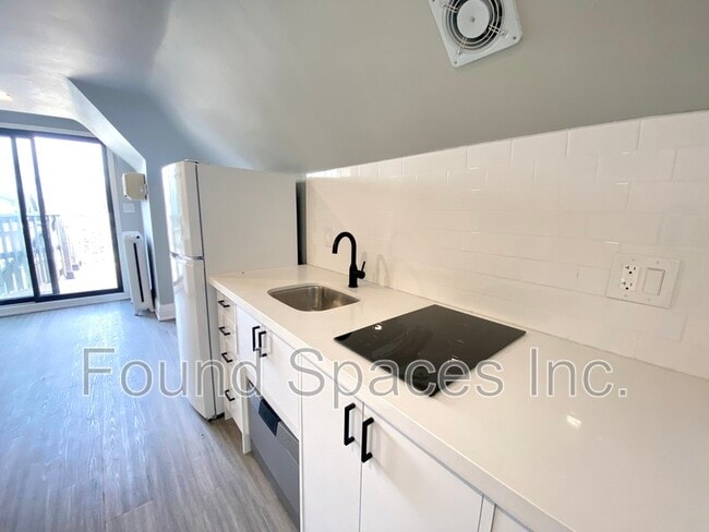 Photo du bâtiment - 953 Montclair Ave