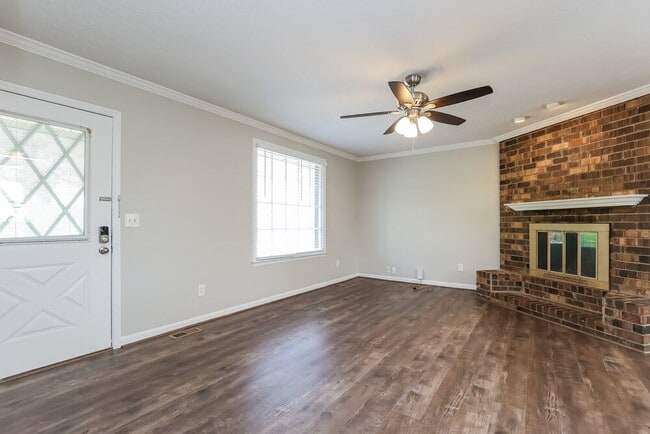 Building Photo - 302 Forest Retreat Rd
