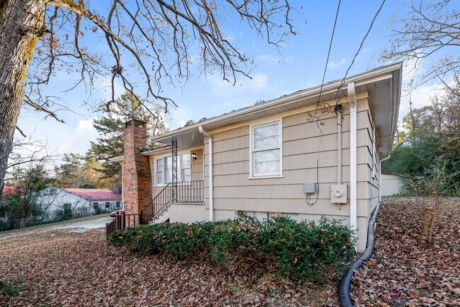 Foto del edificio - 2568 Forestdale Blvd